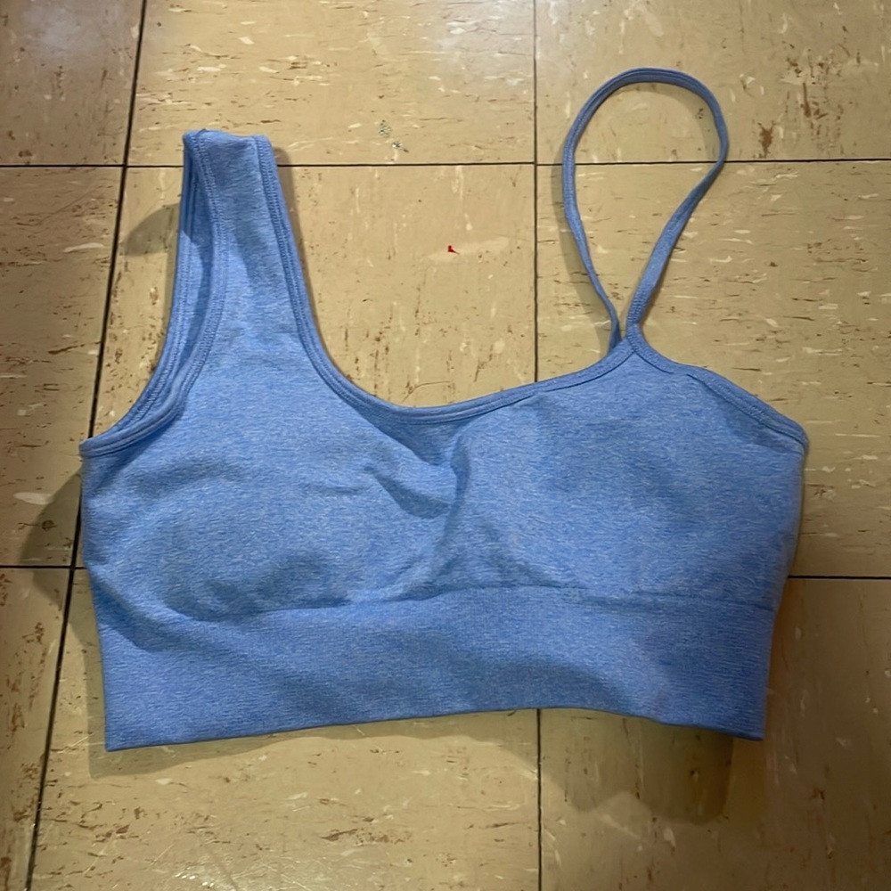 Baby blue Amazon Sports bra. Size medium for Woman’s